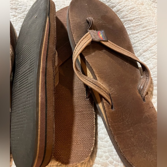 ⁉️ISO ⁉️ Rainbows flip flop match - Picture 2 of 5